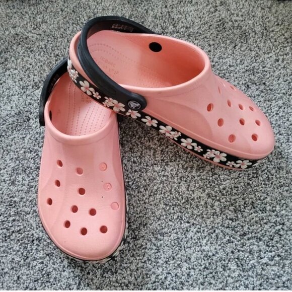 Crocs Bayaband Pink and Black Daisy Slip On Clogs Women's Size 10 - Picture 1 of 4